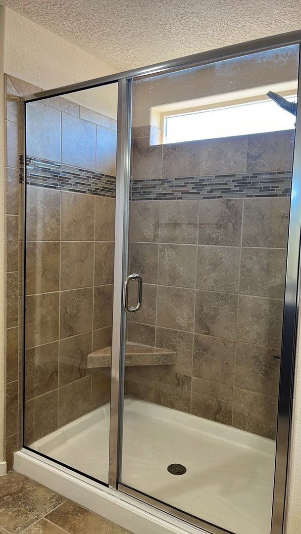 Building Photo - **Beautiful 4 Bedroom Home**Located in Lom...