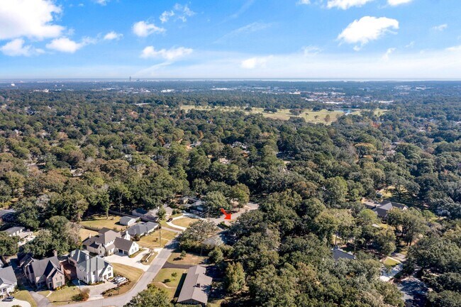Building Photo - 2/2 with carport - fenced backyard