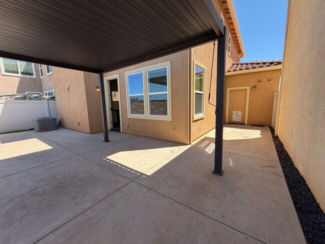 Building Photo - Beautiful 3-Bedroom Home in Anatolia