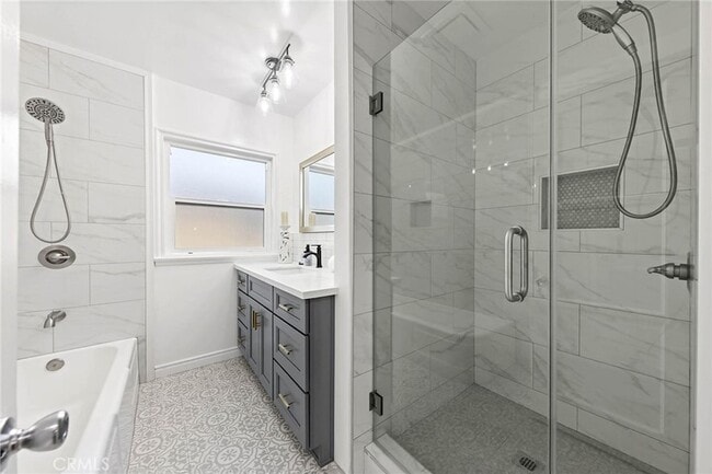 Building Photo - 1505 N Rosewood Ave