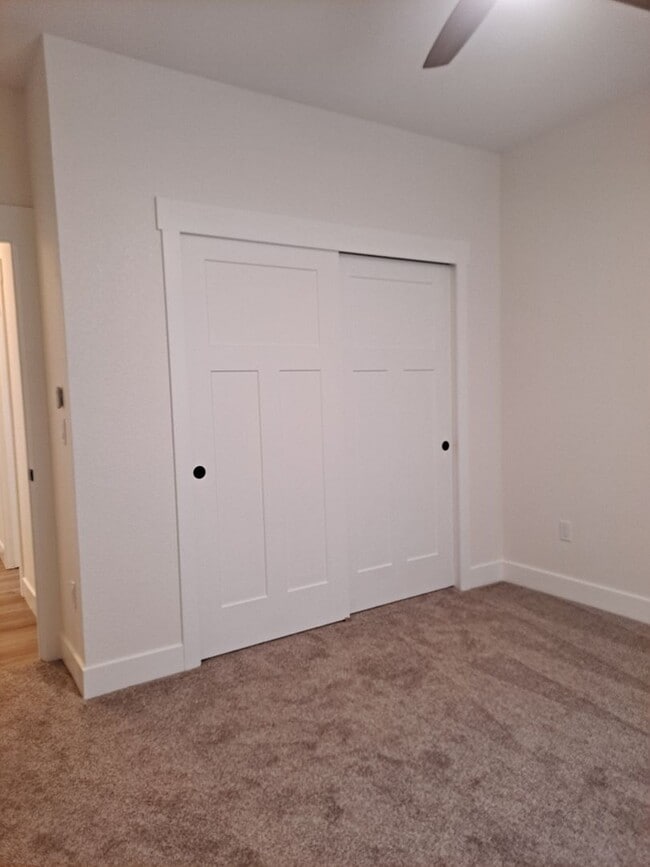 Building Photo - ALL PROSPECTIVE TENANTS MUST SUBMIT A $58 NON-REFUNDABLE APPLICATION FEE PER APPLICANT ONLINE AND...