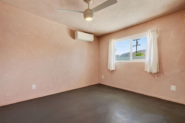 Building Photo - ~Designer Desert Retreat~
