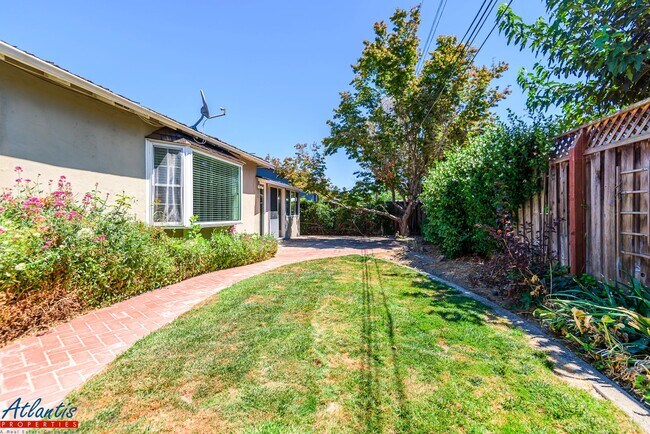 Building Photo - Beautiful Campbell Home | Desirable Location