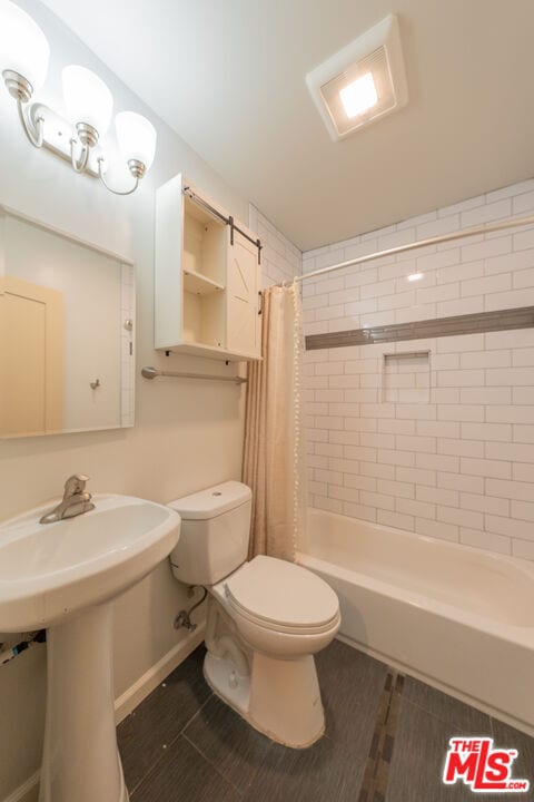 Building Photo - 7503 Camellia Ave