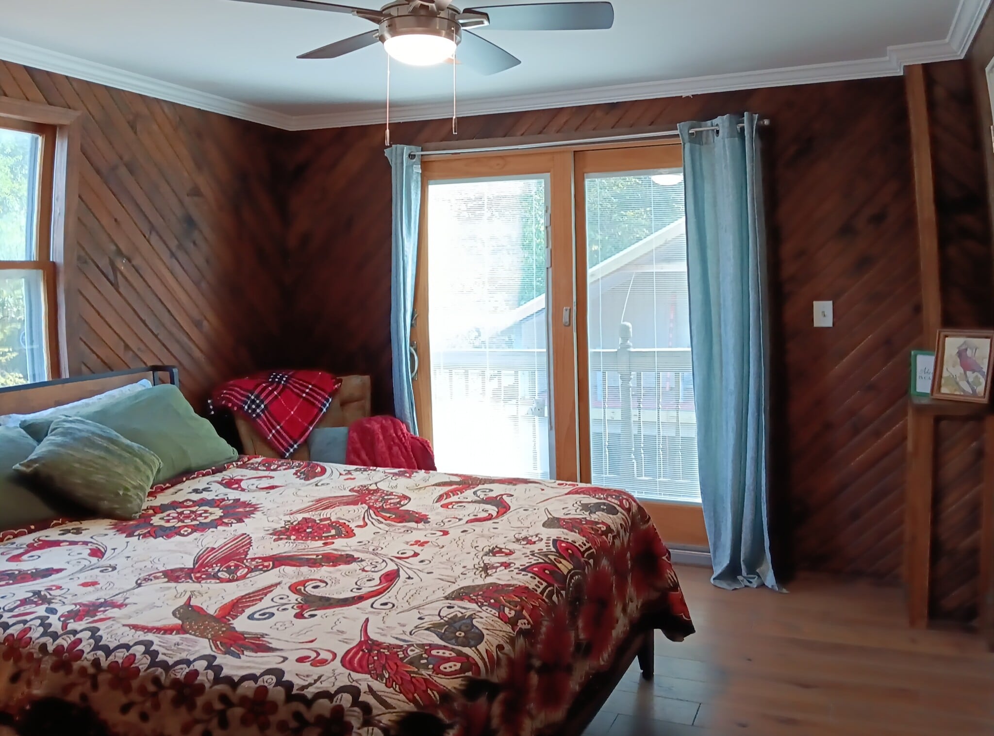 2nd floor, bedroom 2 with slider to balcony - 10426 Vistula Rd