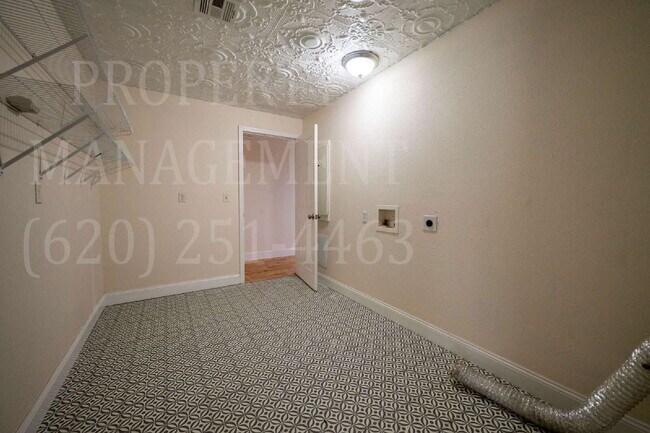 Building Photo - 215 W 4th Ave
