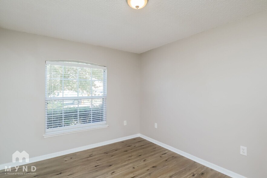 Building Photo - 8537 English Oak Dr