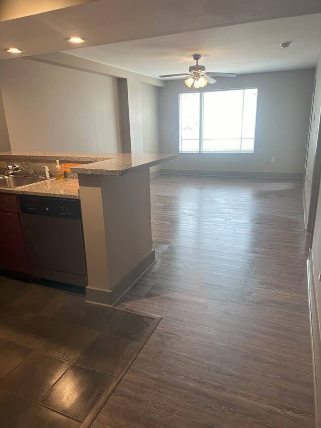 Building Photo - 1735 Lake Ave