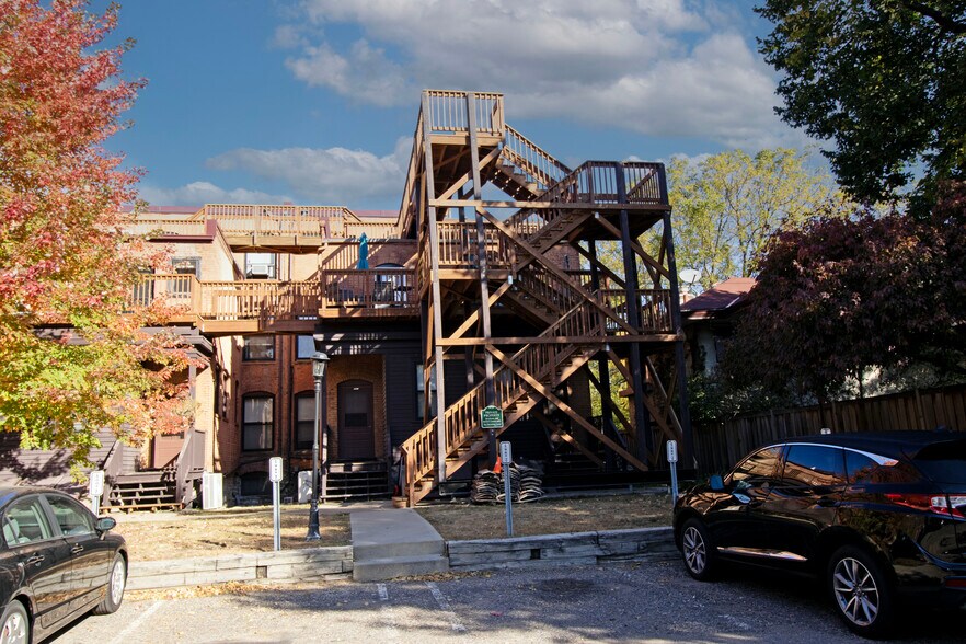 Building Photo - 598 Summit Ave