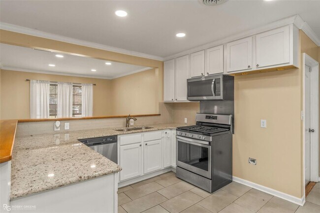 Building Photo - 9346 Shartel Dr