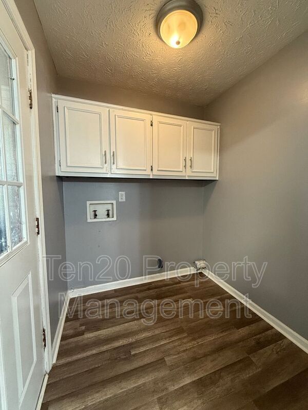 Building Photo - 6118 Abbey Dr