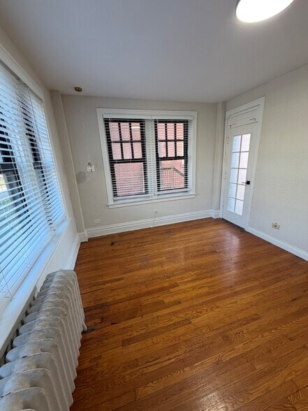 Building Photo - Charming 1 Bedroom ni CWE *1st Floor unit