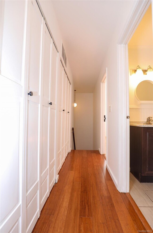 Building Photo - 259 Village Ct