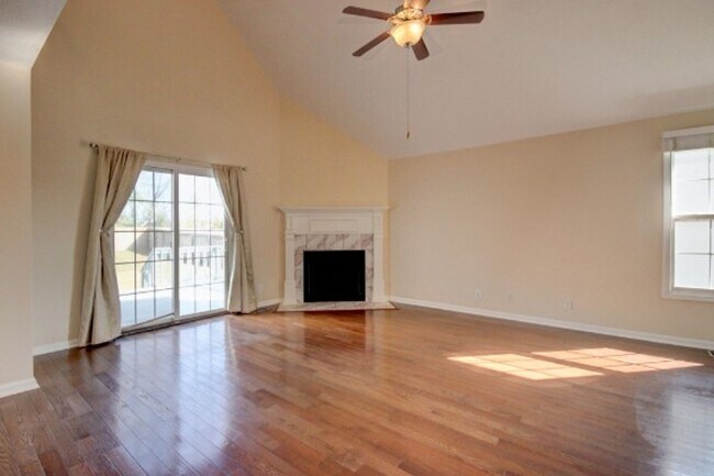 Building Photo - 3 Bedroom 2.5 Bathroom Home w/ Bonus Room!