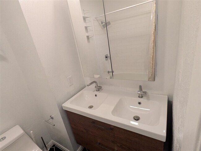 Building Photo - 8901 Trone Cir