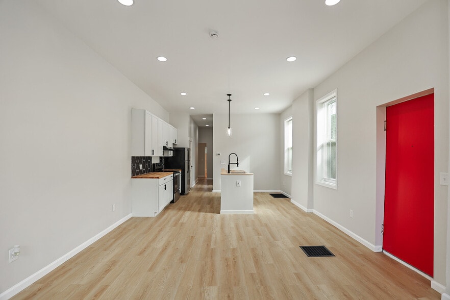 Building Photo - 3828 Wisconsin Ave