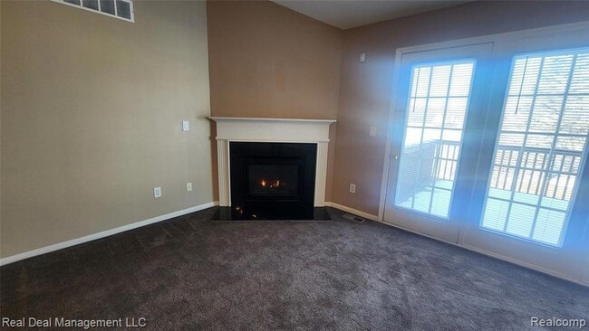 Building Photo - 6146 Lone Oak Cir