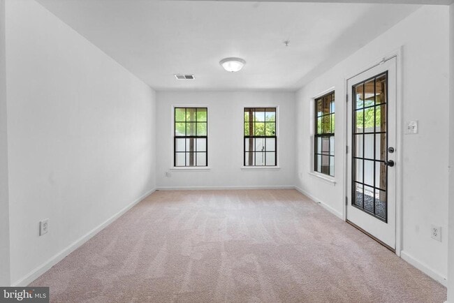 Building Photo - 7258 Mockingbird Cir