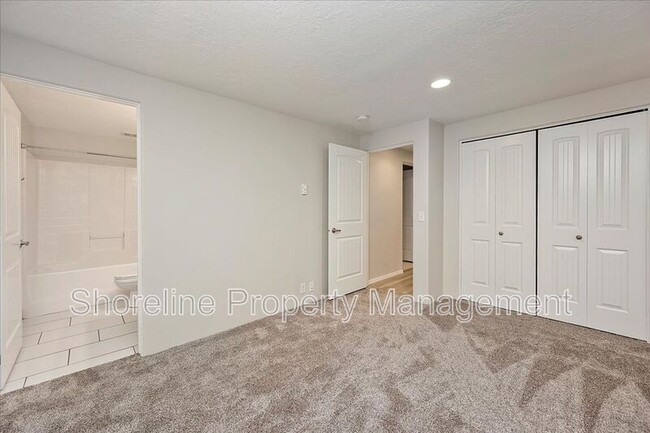 Building Photo - 2111 Brittany Ln