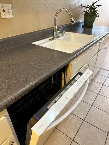 brand new dishwasher - 125 S Sierra Madre Blvd