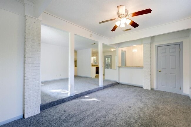 Building Photo - 4704 S Forest Dr