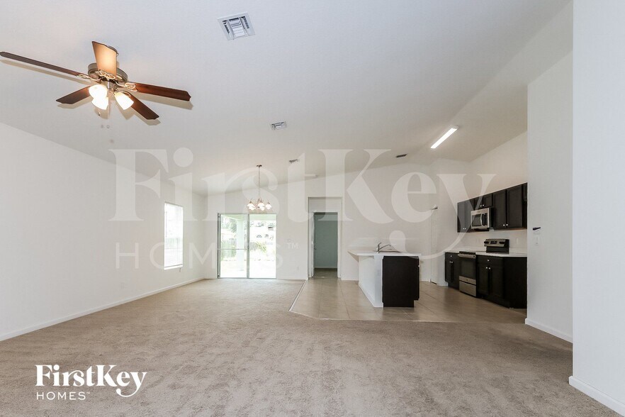 Building Photo - 1682 SW Crawford Ave