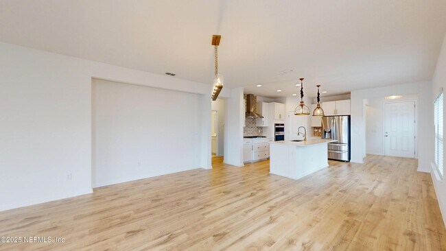 Building Photo - 637 Stargaze Ln