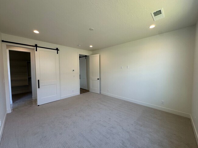 Building Photo - Desert Horizon!! BEAUTIFUL BRAND NEW 4 bed...