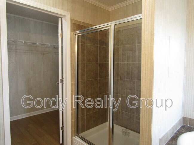 Building Photo - 5493 Willis Rd