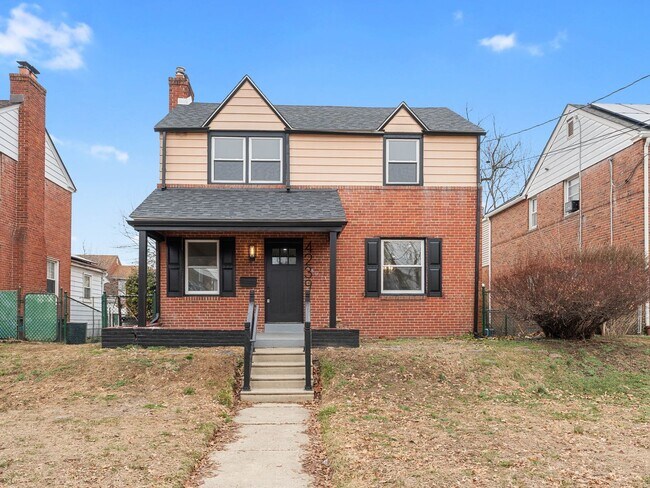 Building Photo - Newly Renovated Pennsauken Rental with Sunroom-Style Back Room, Glass Wall & Basement