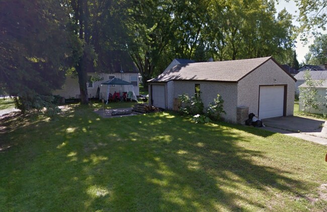 Building Photo - 3 Bedrooms, 2 Bathrooms Single Family Home in Brainerd, MN w/detached garage