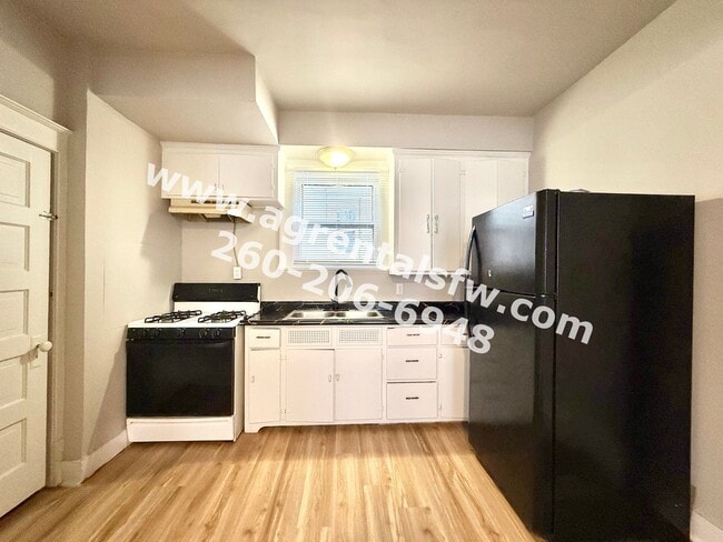 Building Photo - 4 bedroom house