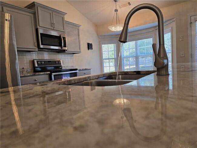 Building Photo - 607 McDowell Ln