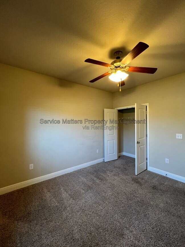 Building Photo - 4233 S Cambridge Way