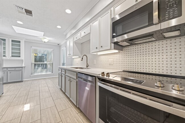 Building Photo - 5218 Palmetto St