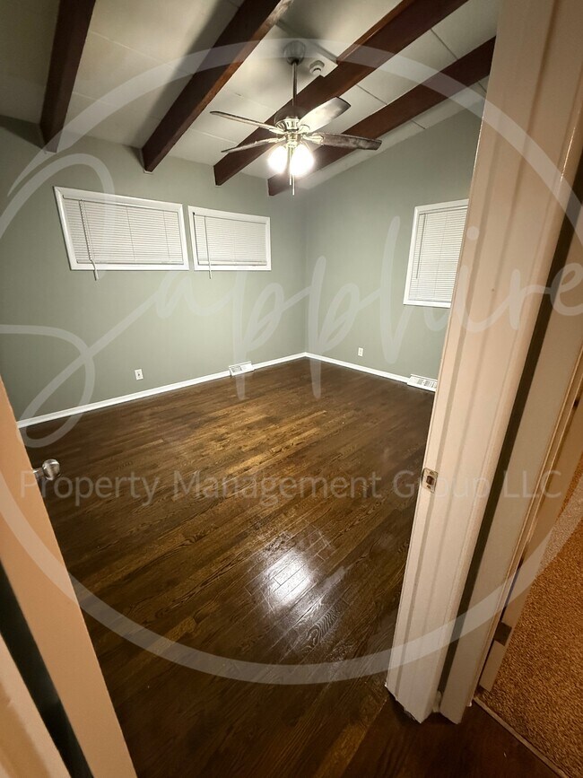 Building Photo - 2815 S Collin Ave