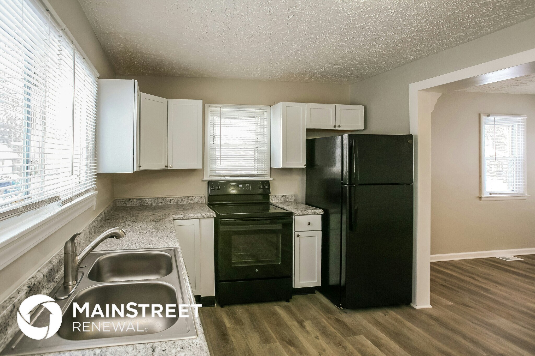 Building Photo - 528 S Bosart Ave