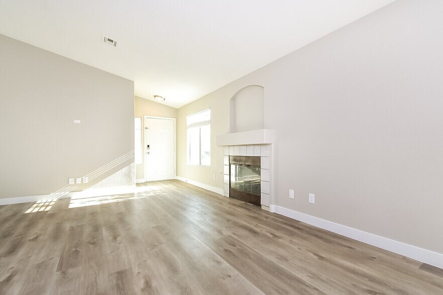 Building Photo - 7017 Desert Clover Ct