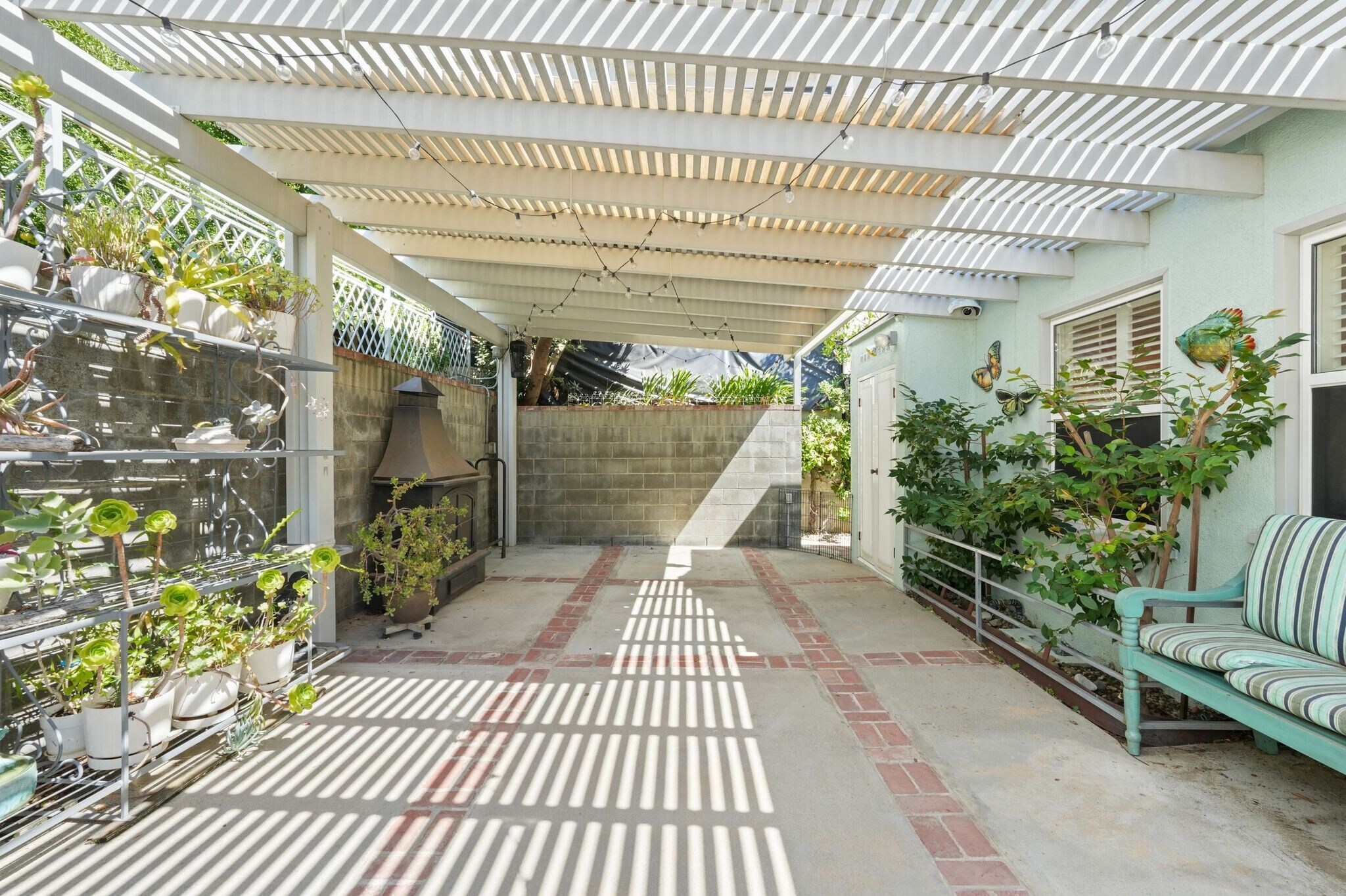 Building Photo - 11861 Laurelwood Dr