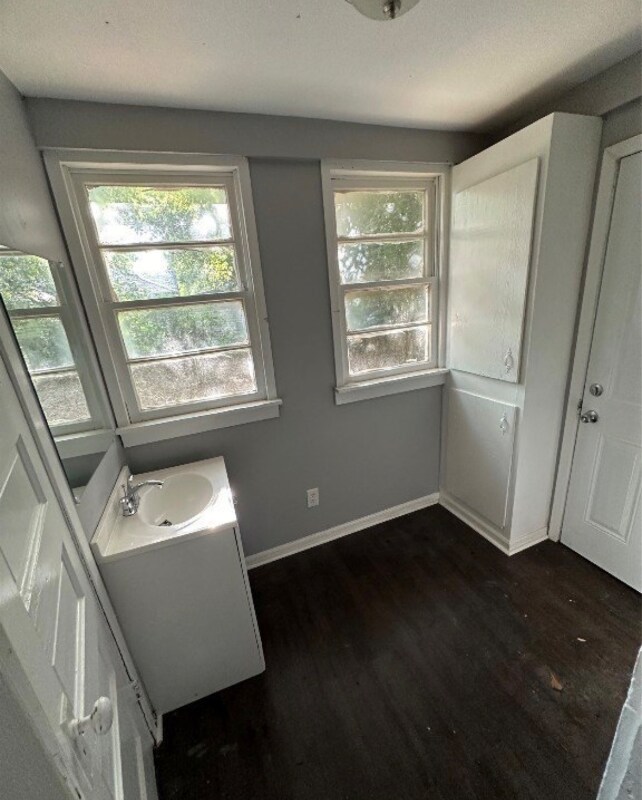 Building Photo - 525 5th St