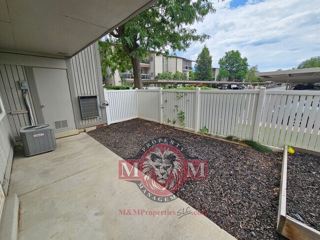 Building Photo - 5704 S Waterbury Way
