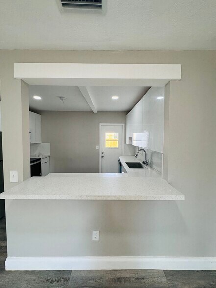 Building Photo - 8241 SW 37th St