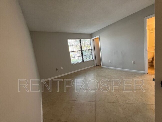 Building Photo - 6075 Village Cir