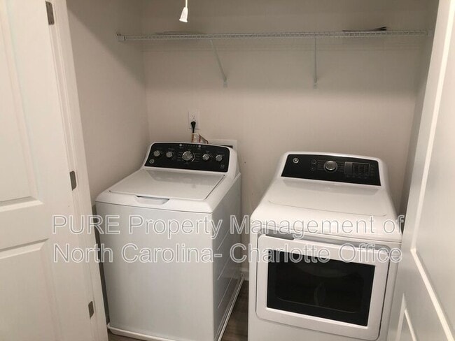 Building Photo - 5517 Carrington Ct