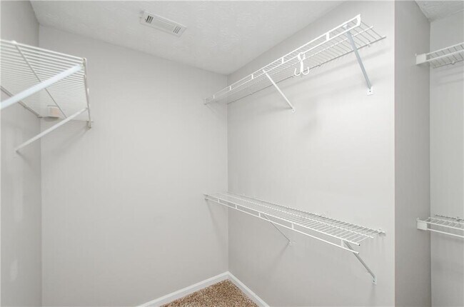 Building Photo - 3390 Northcliff Dr