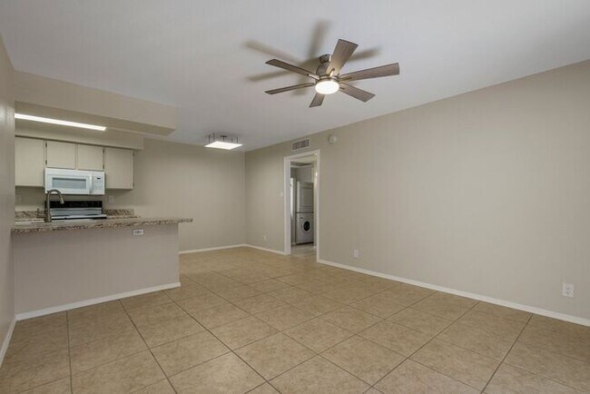 Building Photo - COMING SOON! Spacious 1 Bed 1 Bath Condo i...