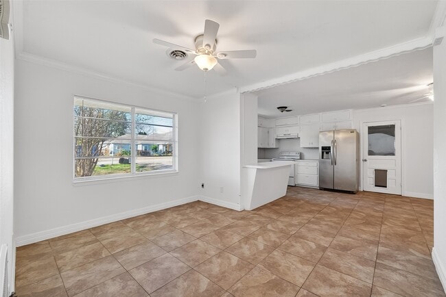 Building Photo - 703 Coryell St