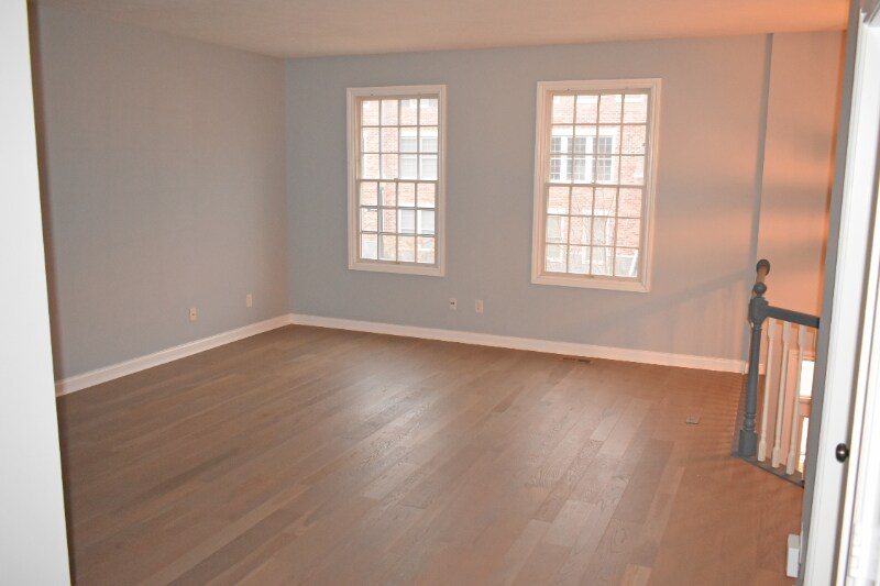 Building Photo - 2044 Broughton St