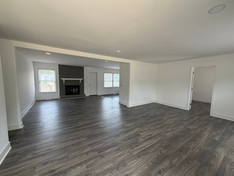 Building Photo - 5701 Wildberry Dr