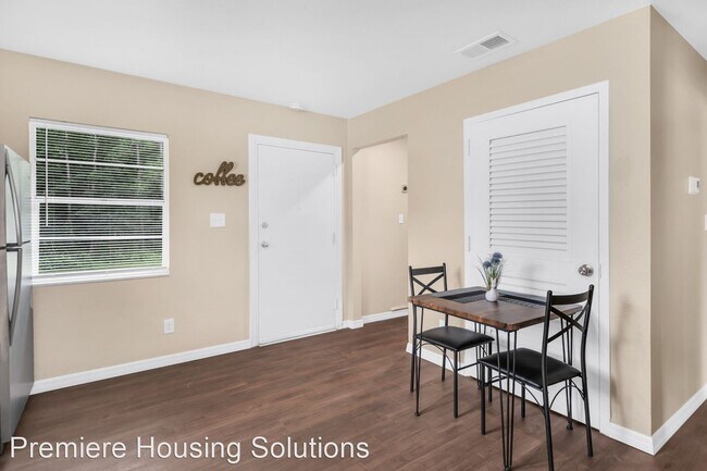 Building Photo - 3 br, 1 bath House - 845 Continental Drive